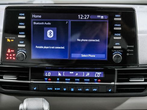 Used 2023 Toyota Sienna XLE FWD image 16