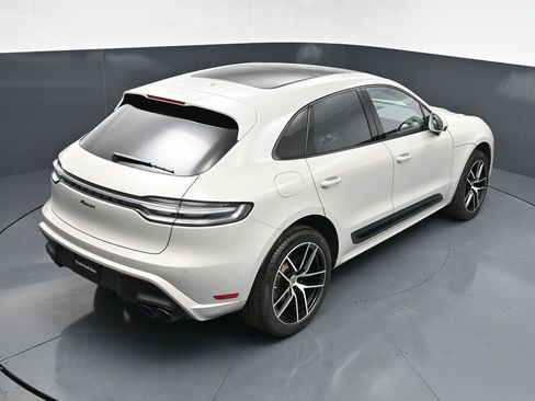 Used 2025 Porsche Macan AWD/4WD image 17