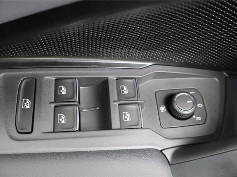 New 2026 Volkswagen Tiguan SE R-Line image 13