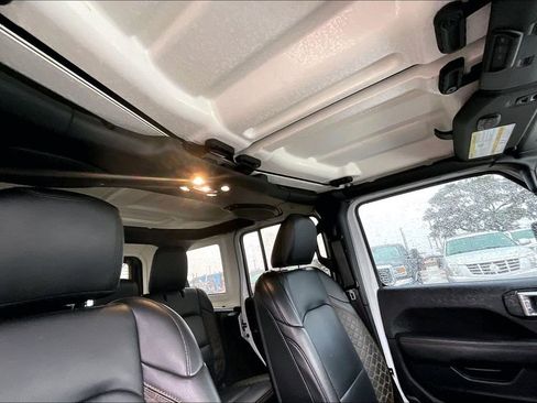 Used 2020 Jeep Wrangler Unlimited Sahara image 27