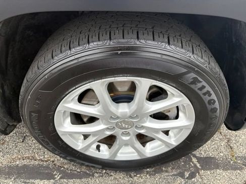 Used 2015 Jeep Cherokee Latitude FWD image 20
