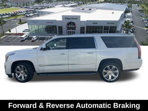 Used 2019 Cadillac Escalade ESV Premium Luxury image 29