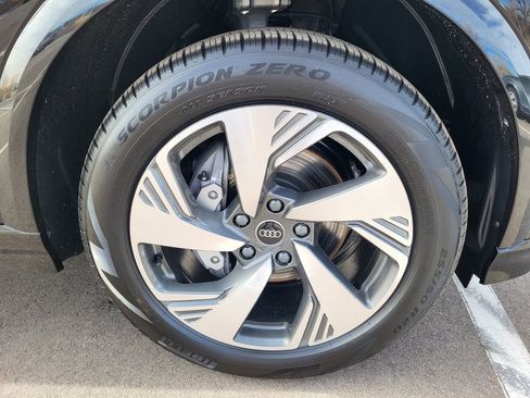 New 2025 Audi Q6 e-tron Premium image 15