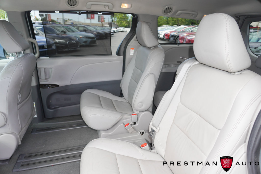 Used 2020 Toyota Sienna XLE w/ XLE Navigation Package FWD image 37