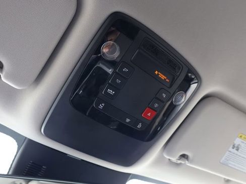 Certified 2025 Kia Carnival image 23