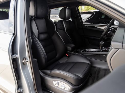 Certified 2025 Porsche Macan image 44