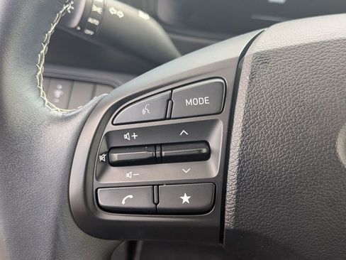 Certified 2023 Hyundai Venue Limited FWD image 16