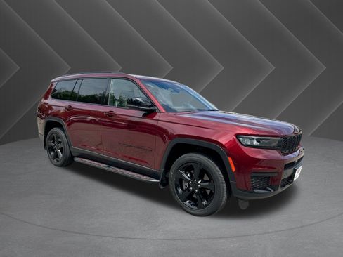 Used 2023 Jeep Grand Cherokee L Laredo AWD/4WD image 2