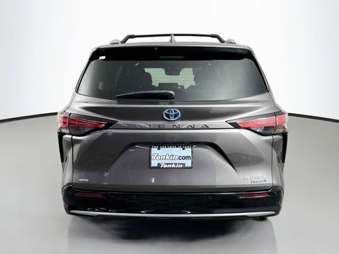 Certified 2024 Toyota Sienna Platinum AWD/4WD image 6
