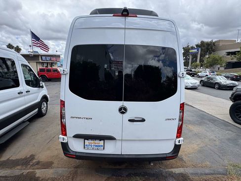 Used 2025 Mercedes-Benz Sprinter 2500 image 9