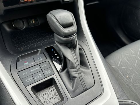 Used 2025 Toyota RAV4 XLE image 43