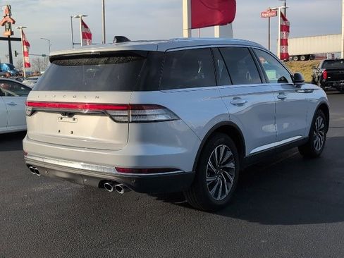 Used 2025 Lincoln Aviator AWD image 9