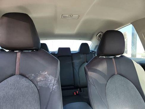 Used 2020 Toyota Camry LE image 19