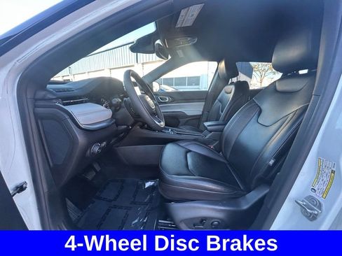 Used 2024 Jeep Compass Limited image 10