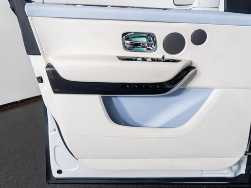 Used 2023 Rolls-Royce Cullinan Black Badge image 35