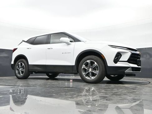 Used 2025 Chevrolet Blazer LT FWD image 34