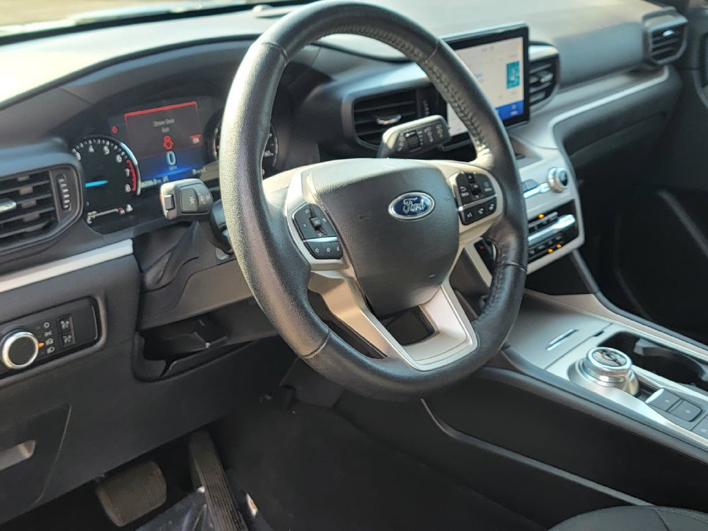 Used 2023 Ford Explorer XLT AWD/4WD image 13