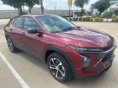 Used 2024 Chevrolet Trax RS image 7