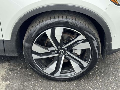 Certified 2023 Volvo XC40 B5 Ultimate w/ Protection Package Premier image 6