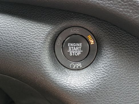 Certified 2018 Jeep Cherokee Latitude Plus FWD image 24