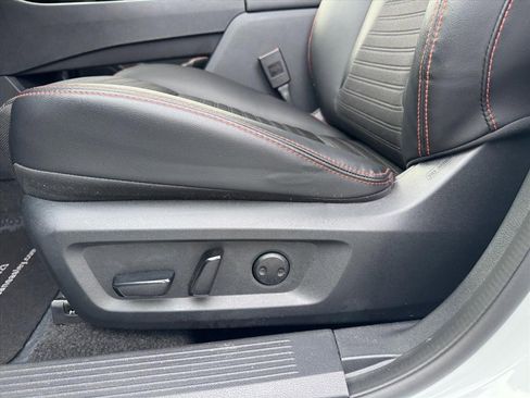 Certified 2025 Nissan Rogue SV image 15