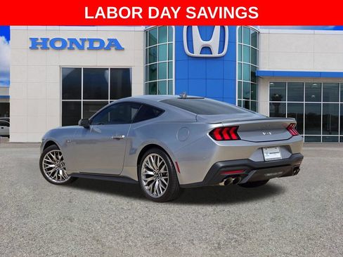 Used 2025 Ford Mustang GT Premium RWD image 5