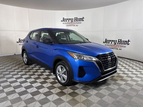 Used 2022 Nissan Kicks S image 3