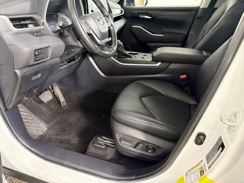 Used 2024 Toyota Highlander XLE image 10