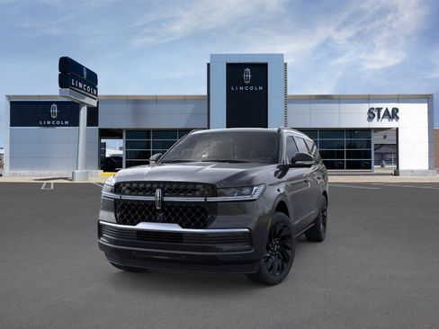 New 2026 Lincoln Navigator Reserve w/ Jet Appearance Package AWD/4WD image 2