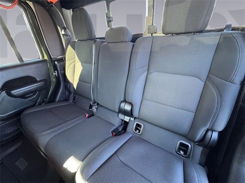 Used 2022 Jeep Gladiator Sport image 16