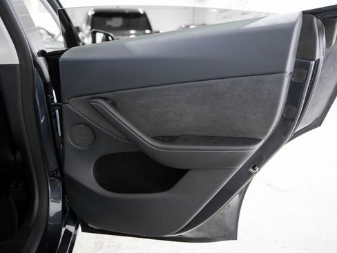 Used 2024 Tesla Model Y Long Range AWD/4WD image 34