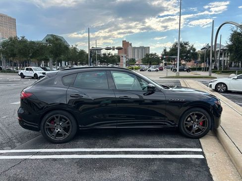 Used 2020 Maserati Levante image 5