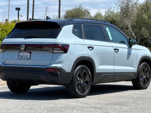 Certified 2026 Volkswagen Taos SE FWD image 4