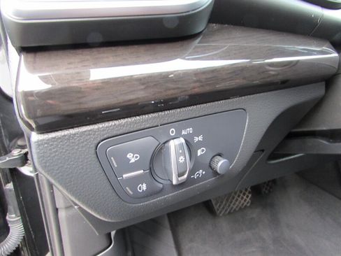 Used 2019 Audi Q5 2.0T Premium Plus w/ Premium Plus Package AWD/4WD image 11