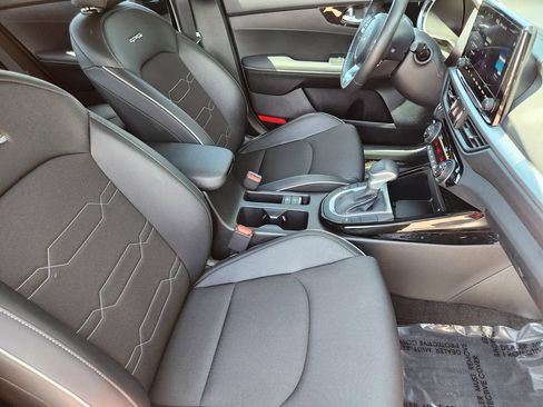 Used 2024 Kia Forte GT-Line w/ GT-Line Premium Package FWD image 5