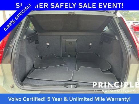 Certified 2024 Volvo XC40 B5 Core AWD/4WD image 15
