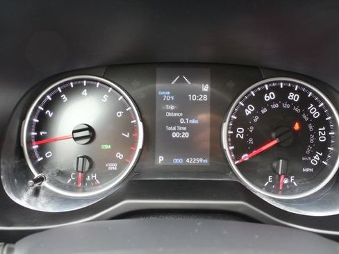 Certified 2022 Toyota RAV4 XLE FWD image 62