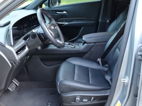 Used 2024 Cadillac XT4 Sport w/ Technology Package FWD image 21