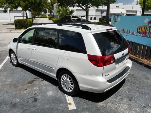 Used 2010 Toyota Sienna XLE Limited w/ XLE Limited Pkg 2 FWD image 12