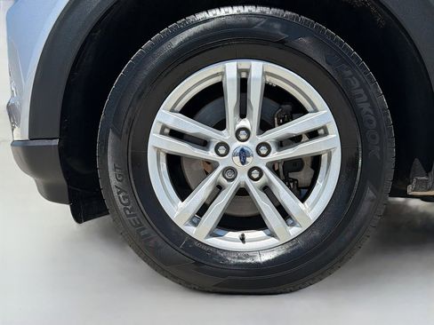 Used 2024 Ford Explorer XLT w/ Class IV Trailer Tow Package AWD/4WD image 32