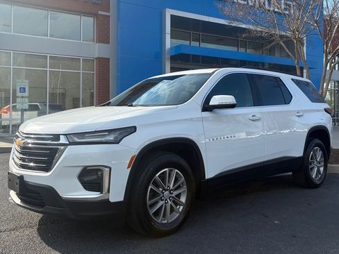 Used 2023 Chevrolet Traverse LT image 1