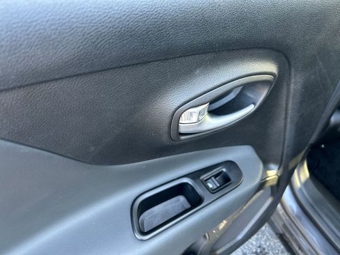 Used 2020 Jeep Renegade Limited w/ Safety and Security Group image 22