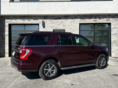 Used 2021 Ford Expedition XLT AWD/4WD image 3