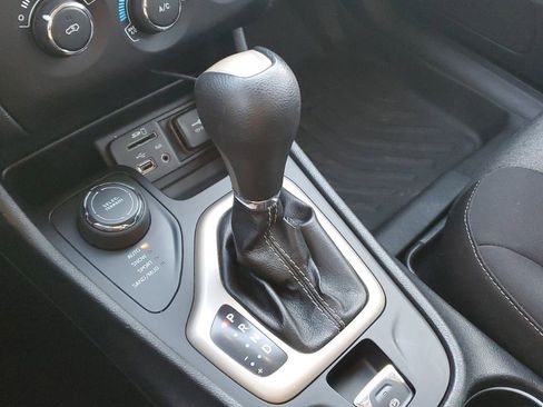 Used 2016 Jeep Cherokee Sport image 26