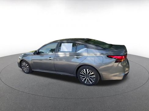 Used 2025 Nissan Altima 2.5 SV FWD image 10