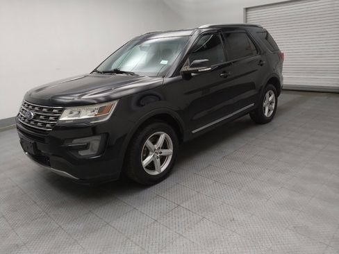Used 2017 Ford Explorer XLT w/ Equipment Group 202A image 2