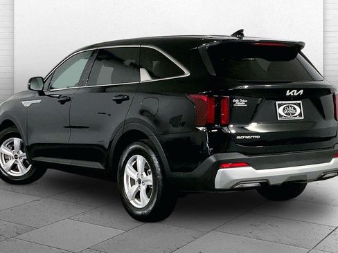 Used 2024 Kia Sorento LX FWD image 10