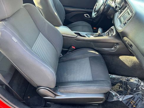 Used 2015 Dodge Challenger SXT RWD image 22