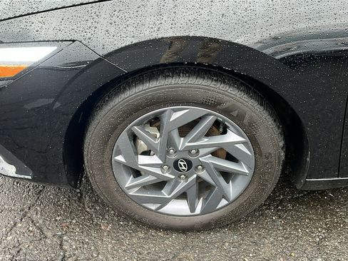 Used 2024 Hyundai Elantra SEL image 8