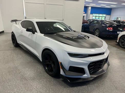 Used 2019 Chevrolet Camaro ZL1 image 4